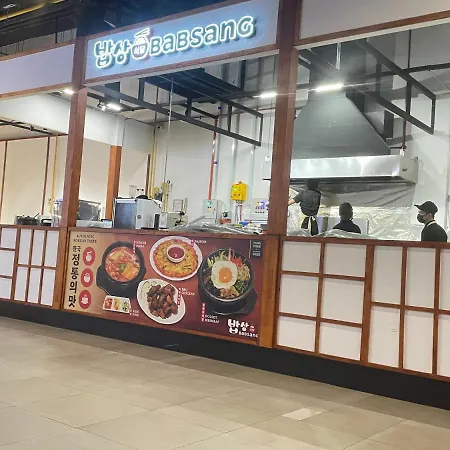 Local Living, Global Comfort 4 Pax Bangsar South Kuala Lumpur Exterior photo
