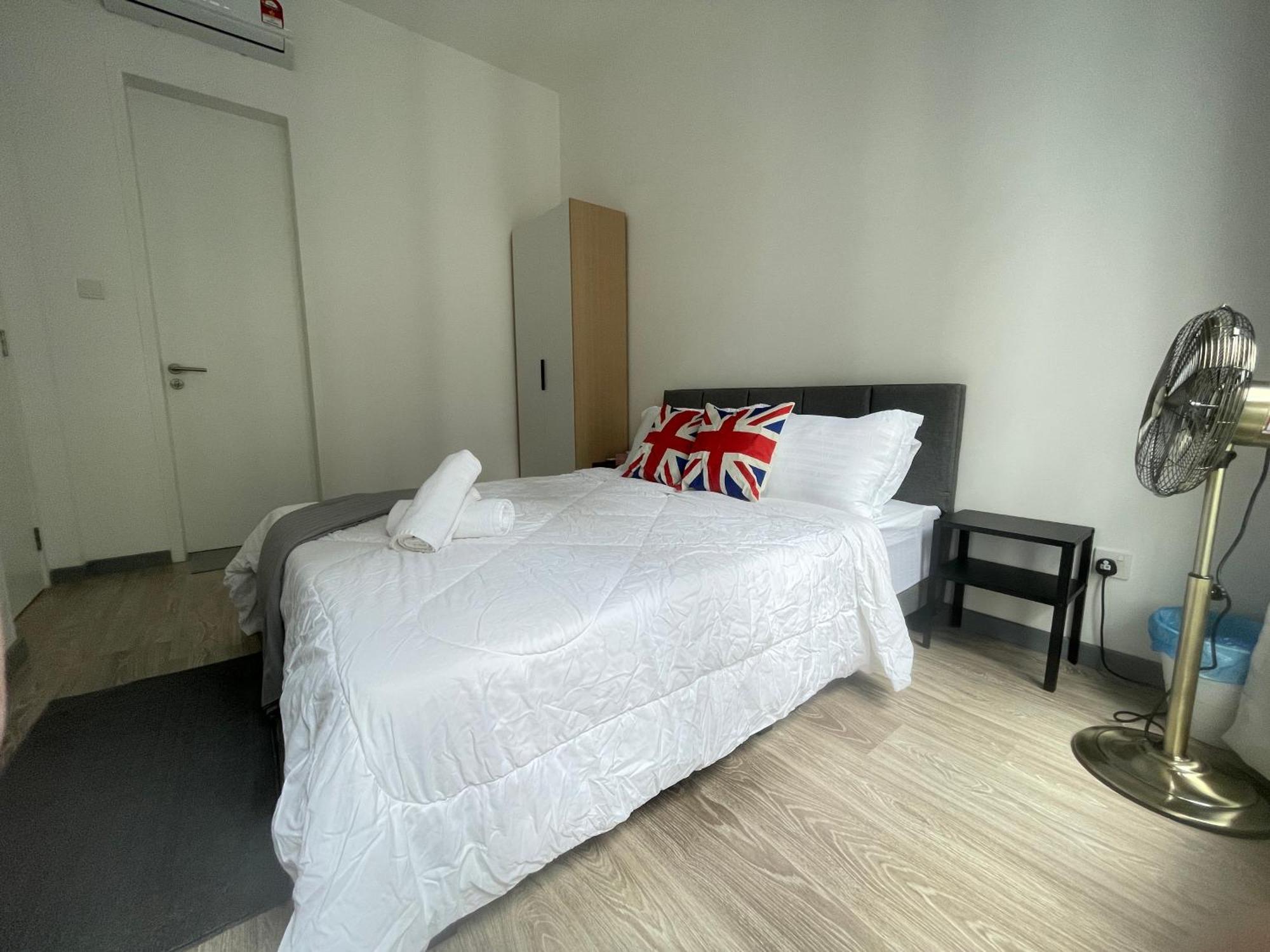 Local Living, Global Comfort 4 Pax Bangsar South Apartment