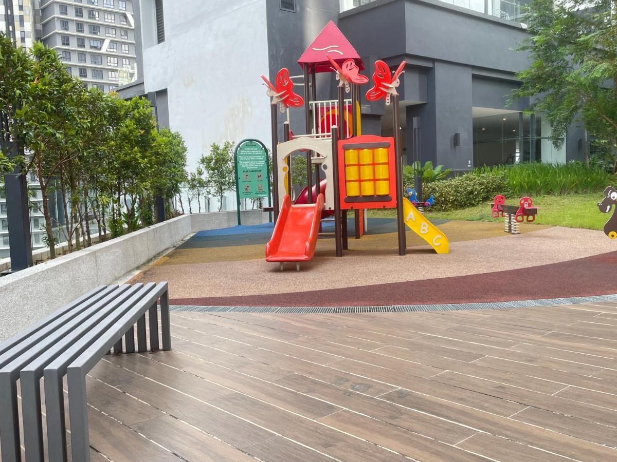Local Living, Global Comfort 4 Pax Bangsar South Apartment *